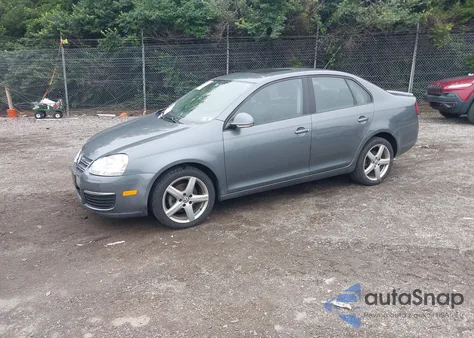 2010 Volkswagen Jetta Limited Edition z USA, uszkodzony, nr VIN 3VWRZ7AJ7AM155458